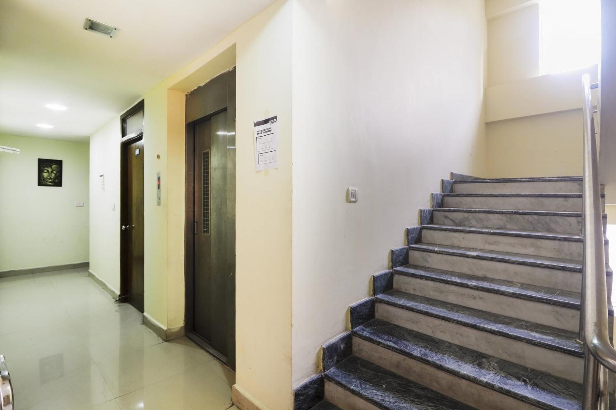 Hotel O Ruby Grand Inn Kondapur  Buitenkant foto